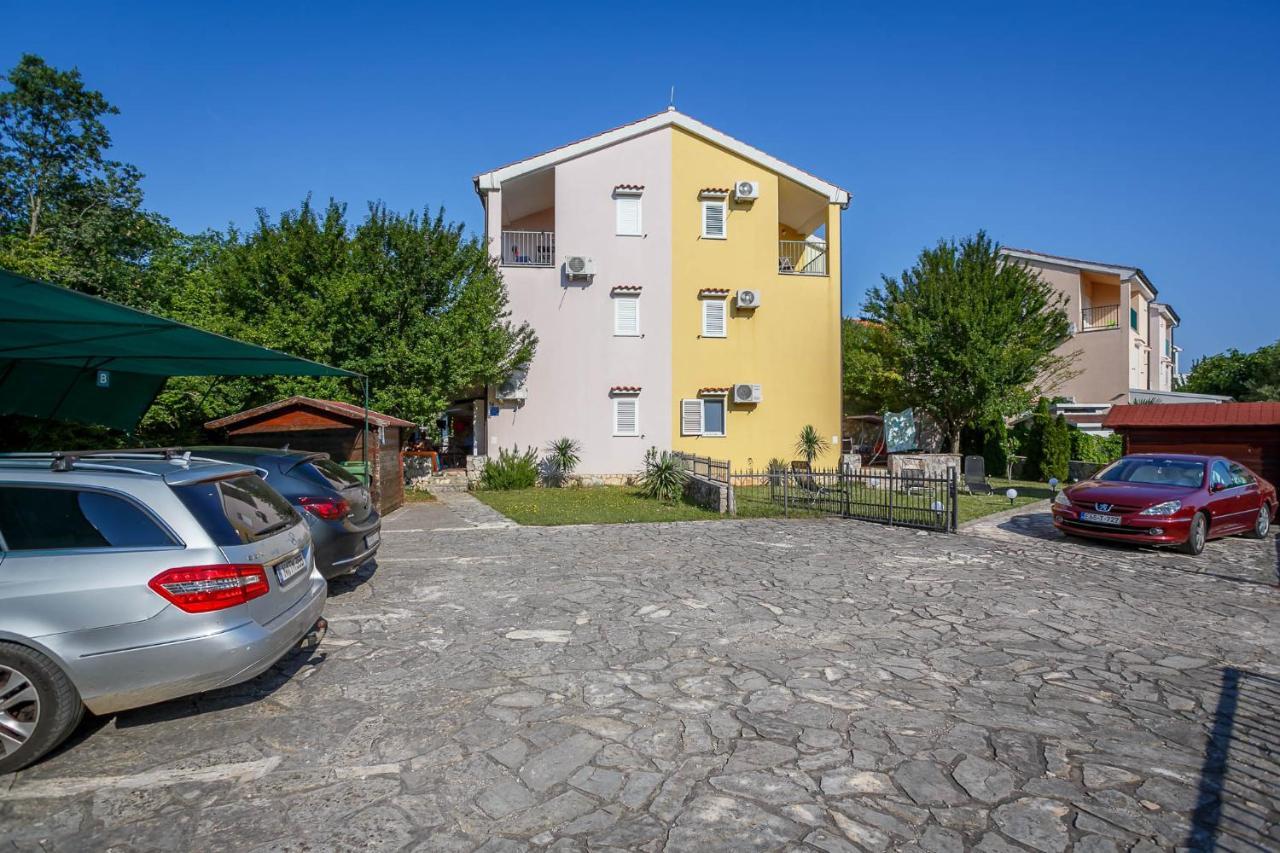 Guki Reihenhaeuser Malinska Buitenkant foto