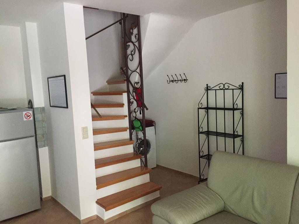 Guki Reihenhaeuser Malinska Kamer foto