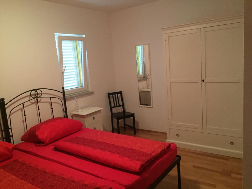 Guki Reihenhaeuser Malinska Kamer foto