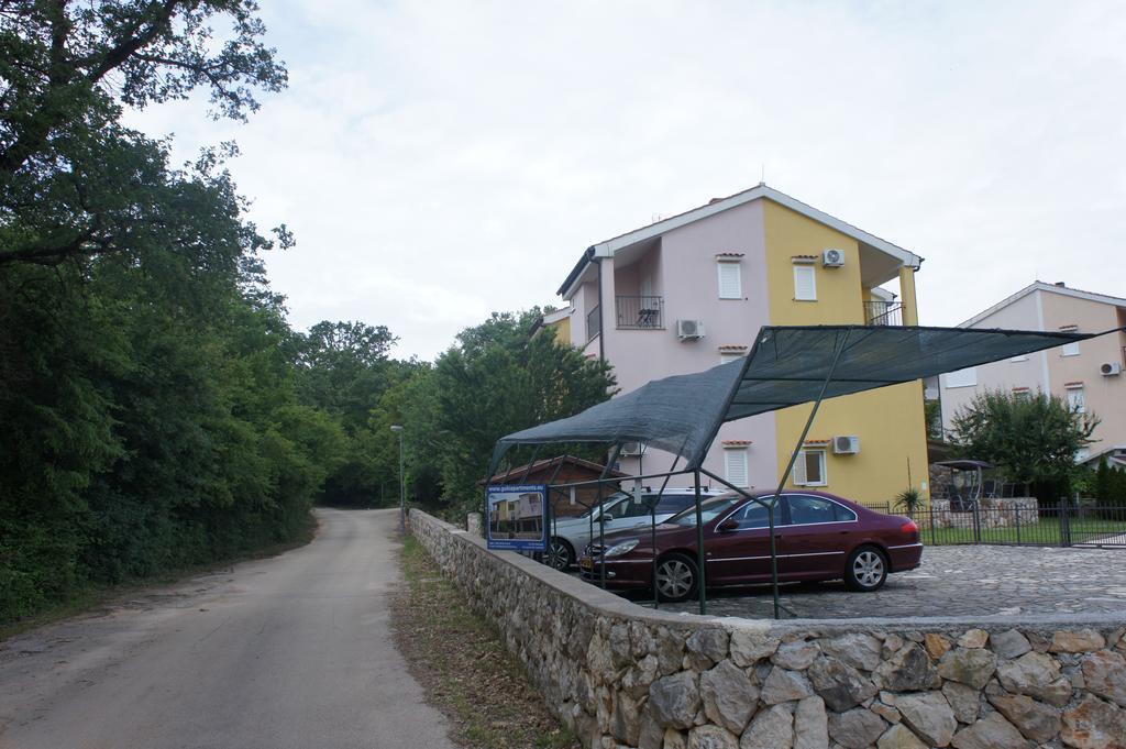 Guki Reihenhaeuser Malinska Buitenkant foto