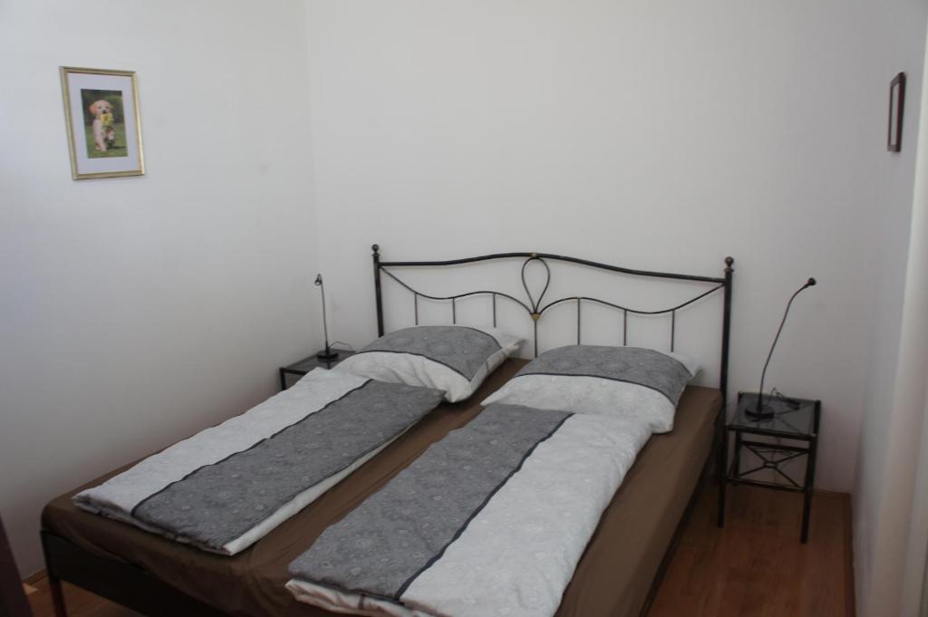 Guki Reihenhaeuser Malinska Kamer foto