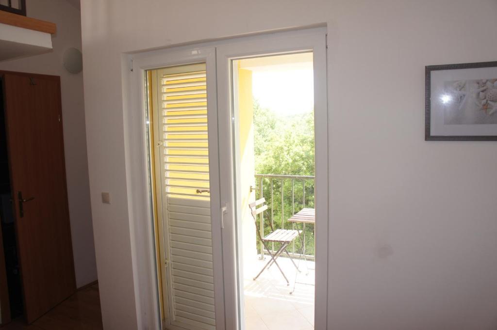 Guki Reihenhaeuser Malinska Kamer foto