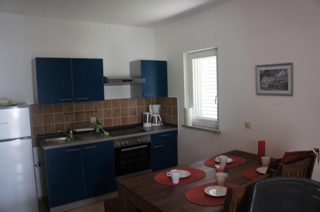 Guki Reihenhaeuser Malinska Kamer foto
